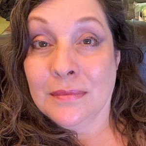 Meet your Posher, Estela